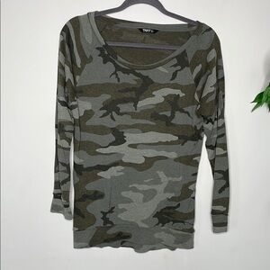 TNA Green Fitted 3/4 Camo Sleeve Sweatshirt